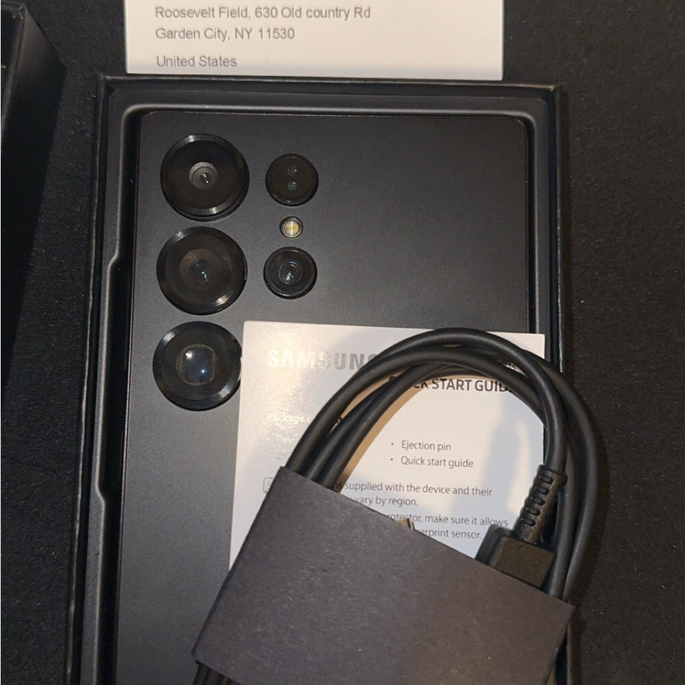 Samsung Smartphone with Black Finish - Picture 3 of 3